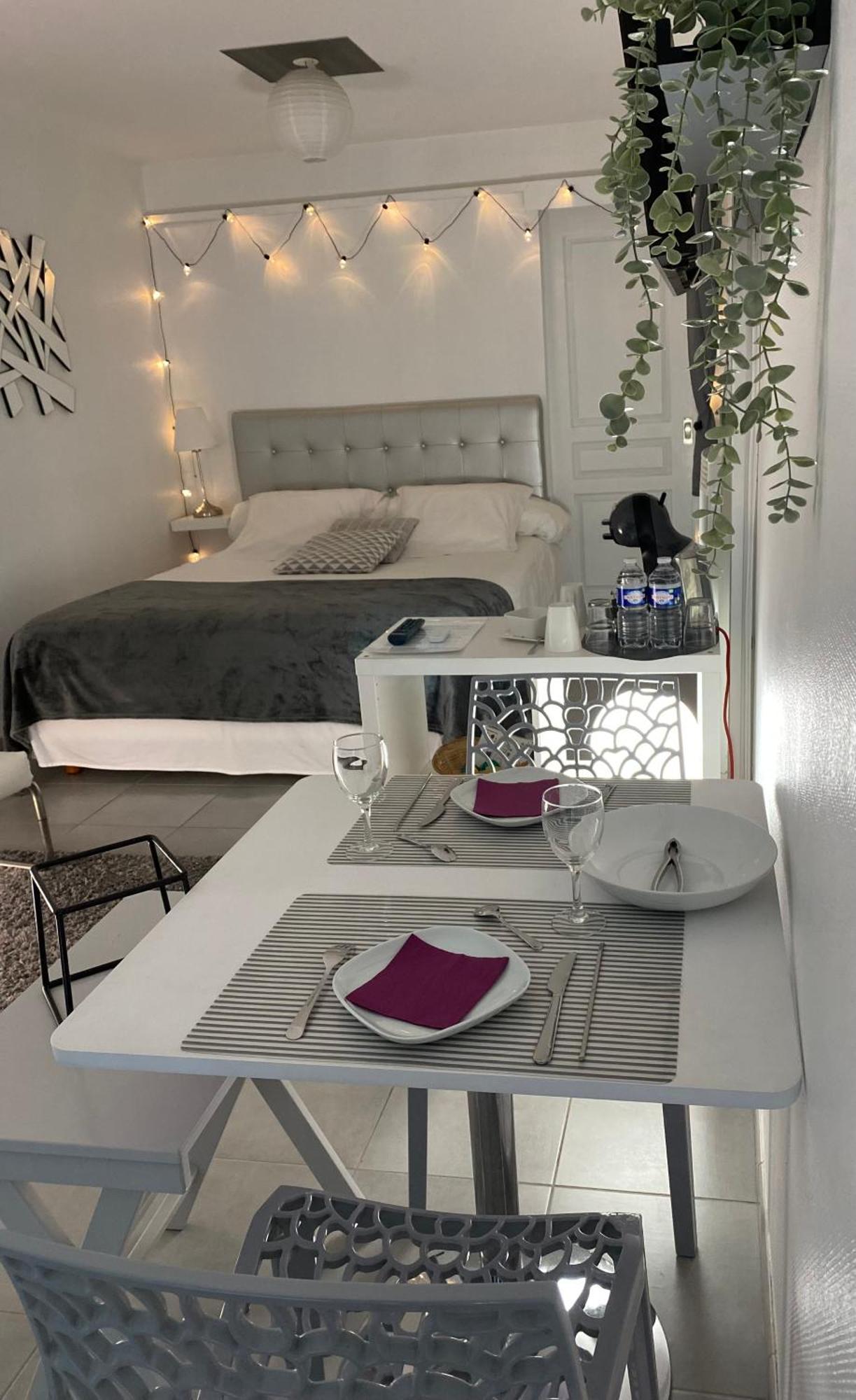 Le Relais De La Hardiesse 6Km Mont St Michel - Chambres Doubles - Suite Spa Privatif Courtils Buitenkant foto