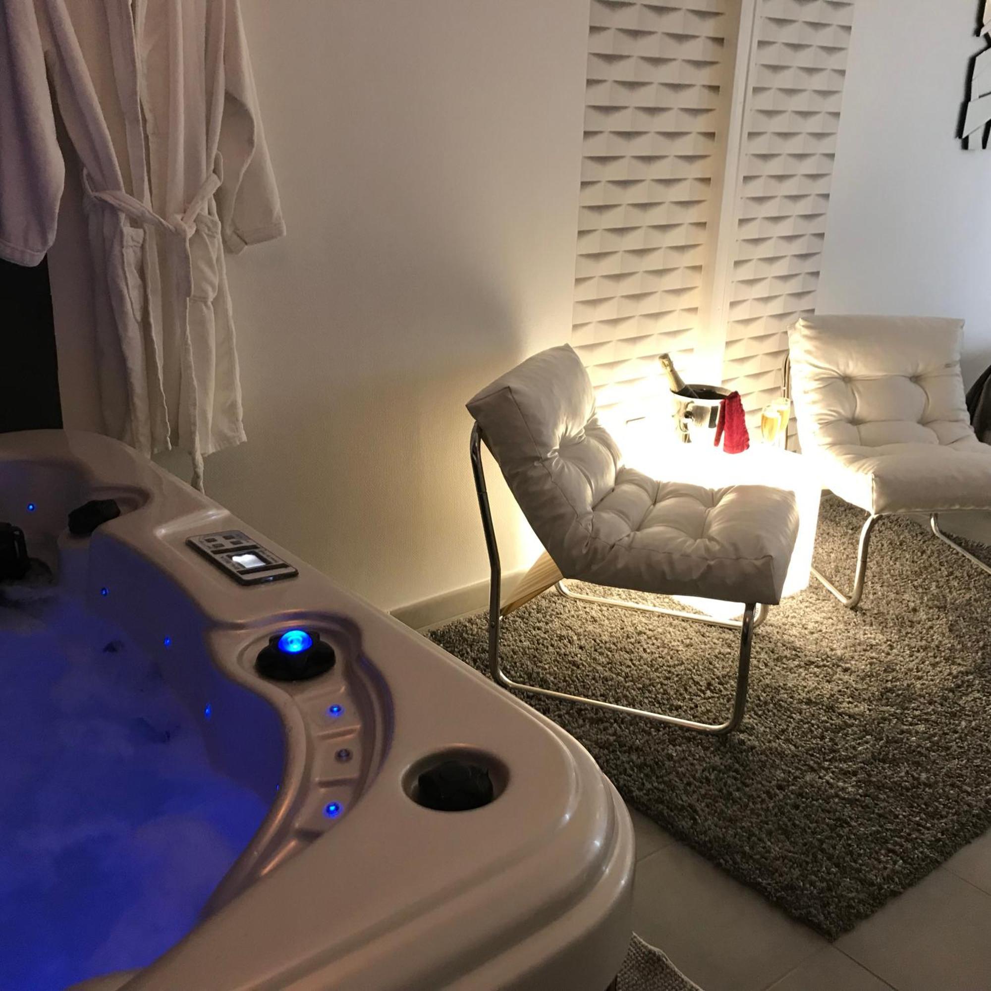 Le Relais De La Hardiesse 6Km Mont St Michel - Chambres Doubles - Suite Spa Privatif Courtils Kamer foto